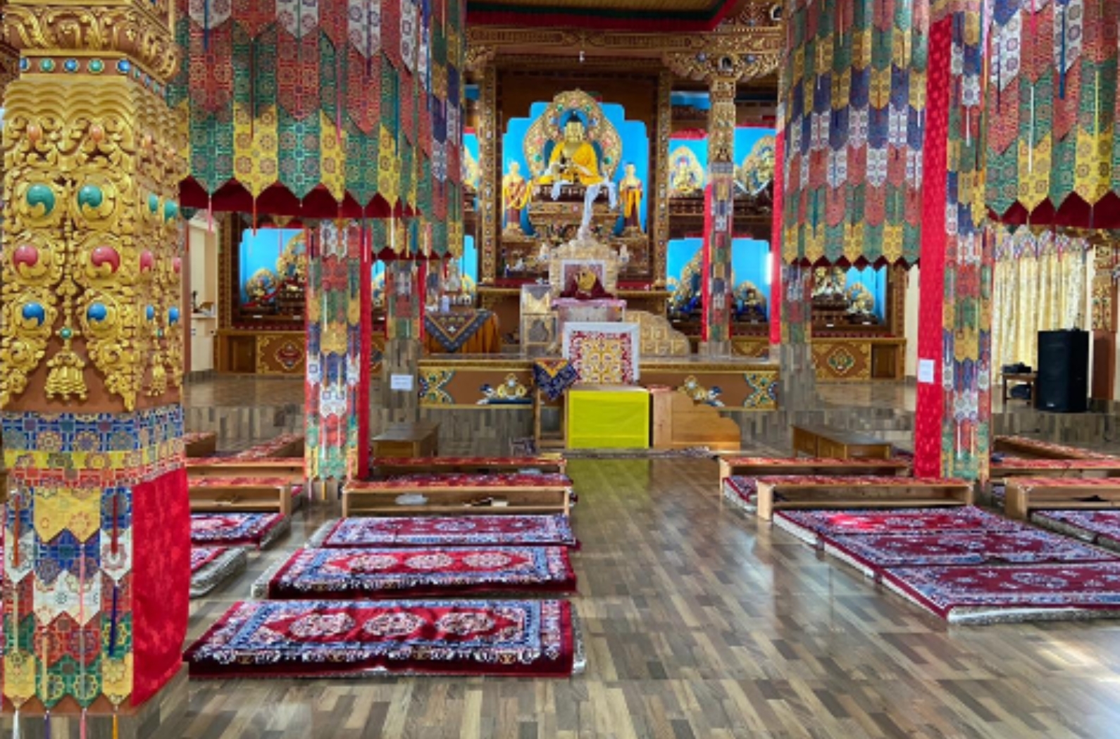 The monastery was founded by Merek Lama Lodge Gyamsto in the year 1680-1681 at the order of the 5th Dalai Lama.