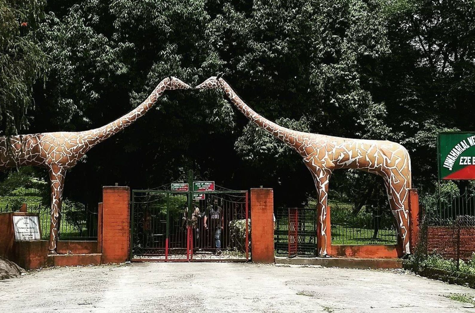 Side view of Roing Zoo