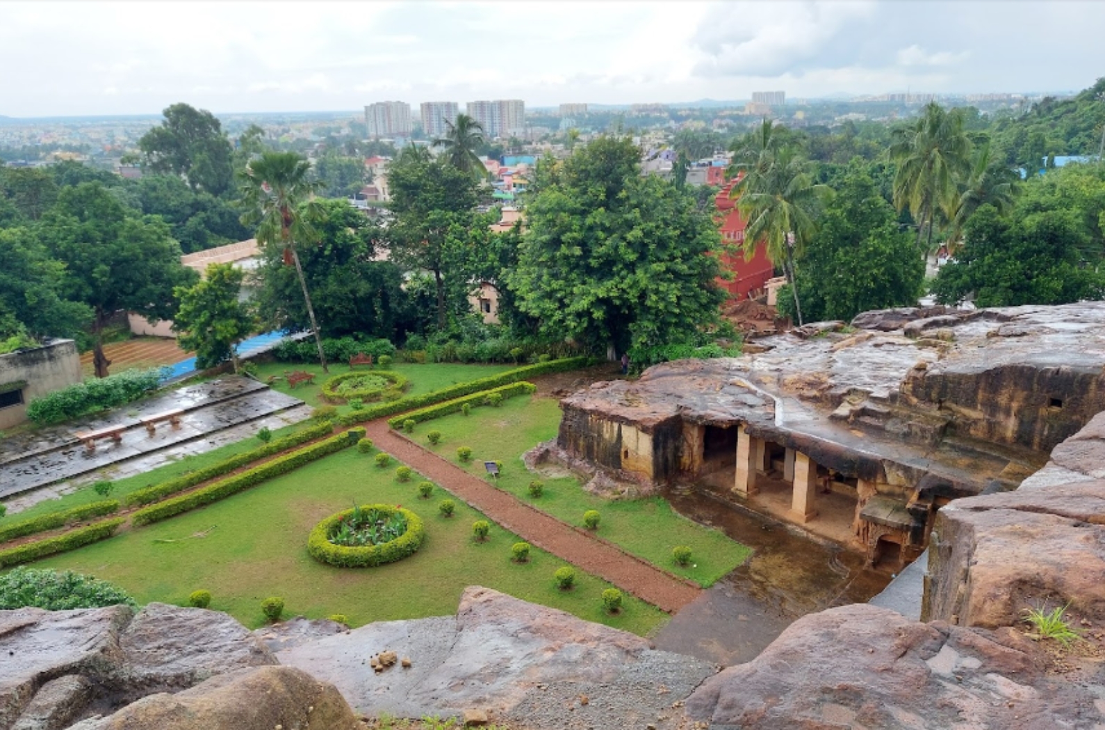 An extensively carved cave elaborately embellished with sculptural friezes is Raninka Na’ara or Queen’s Palace Cave.