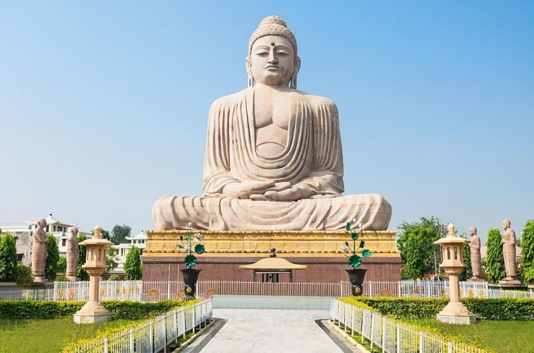 Front view at Great Buddha Statue.