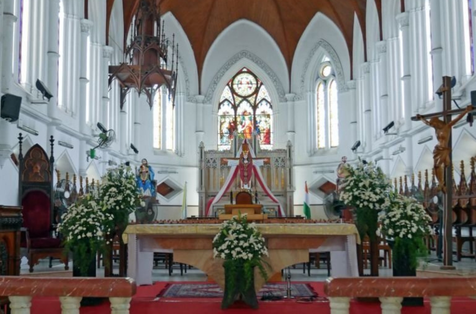 Inside view of Santhome Cathedral Basilica and Little Mount.