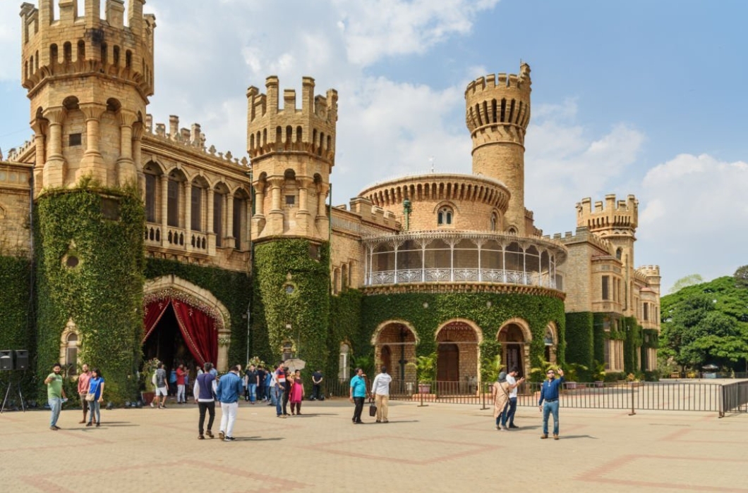 People visits Bangalore royal palace and garden.