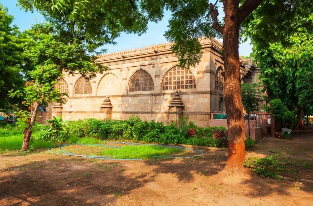 Sidi Saiyyed ni Jali Mosque is one of the most famous mosques of Ahmedabad.