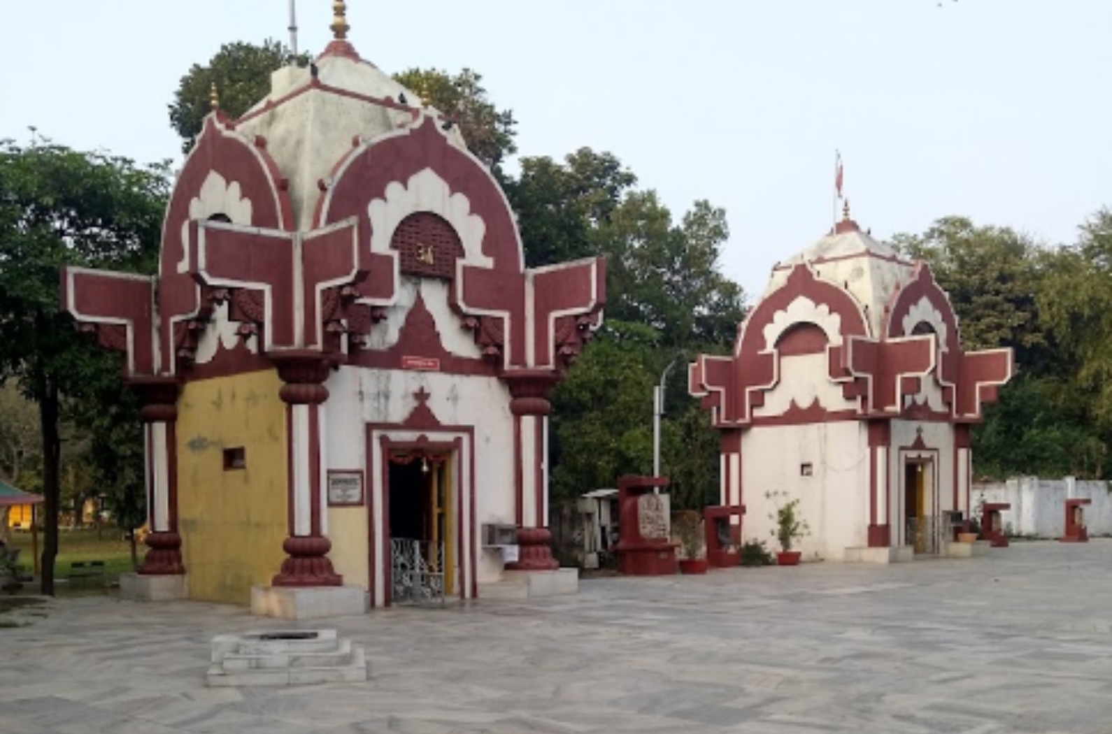 This is a great piece of architecture. The EME Temple is a modern-looking temple that is loved both by tourists and devotees.