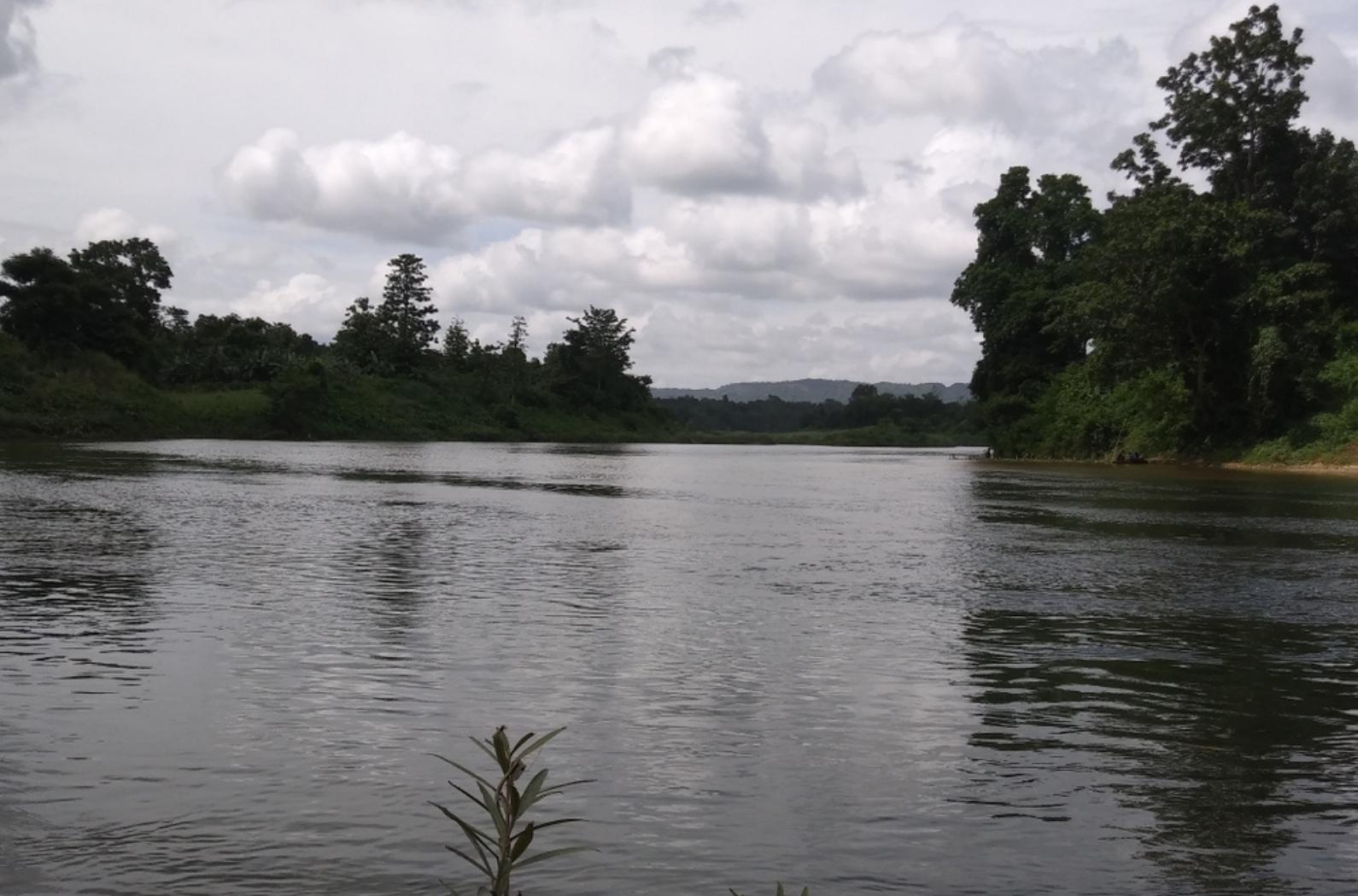 This is a picture of Simsang River, this place is called Mrik Wari. This place is located in Meghalaya, India. It is a great place for outdoor activity, and fishing and boating.