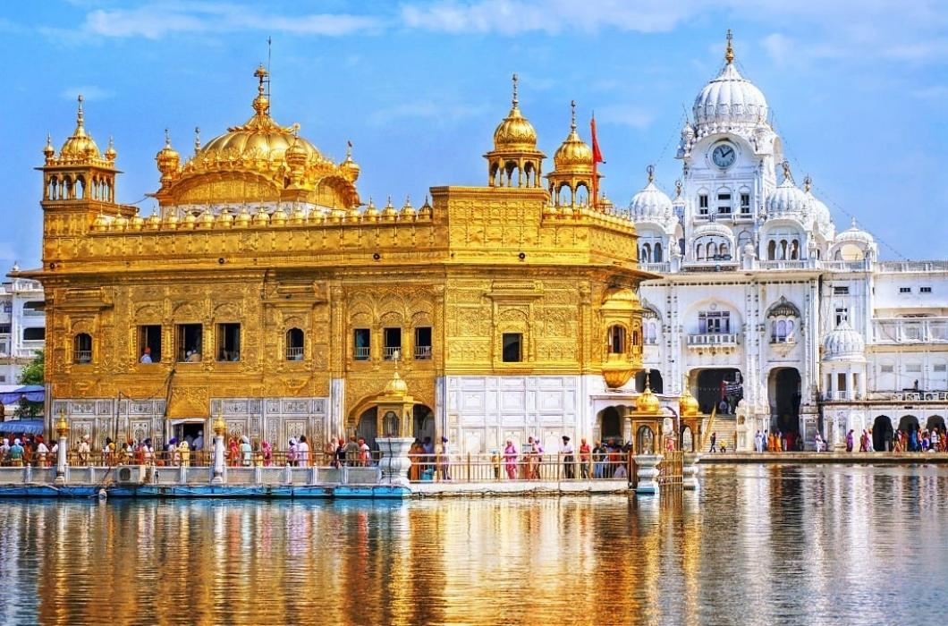 Golden Temple, the main sanctuary of Sikhs, Amritsar, Punjab, India.