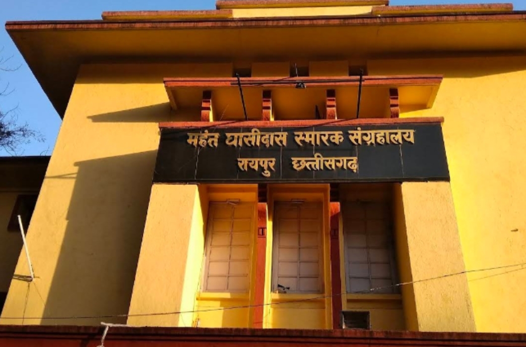 Mahant ghasidas smarak sangrahalay is one of the must visit places in raipur. Mahakoshal art gallery which is another tourist attraction in Raipur is located quite close to it.
