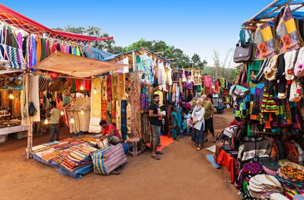 People visiting in Anjuna flea market.