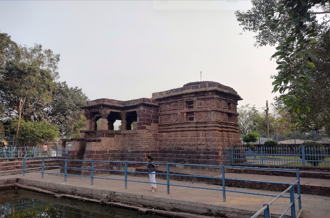 The sanctuary could be an ensured landmark beneath the Archeological Study of India. Sanctuary witnesses a tall footfall amid Mahashivratri when the lovers from nearby towns accumulate here for Master Shiva’s favoring.