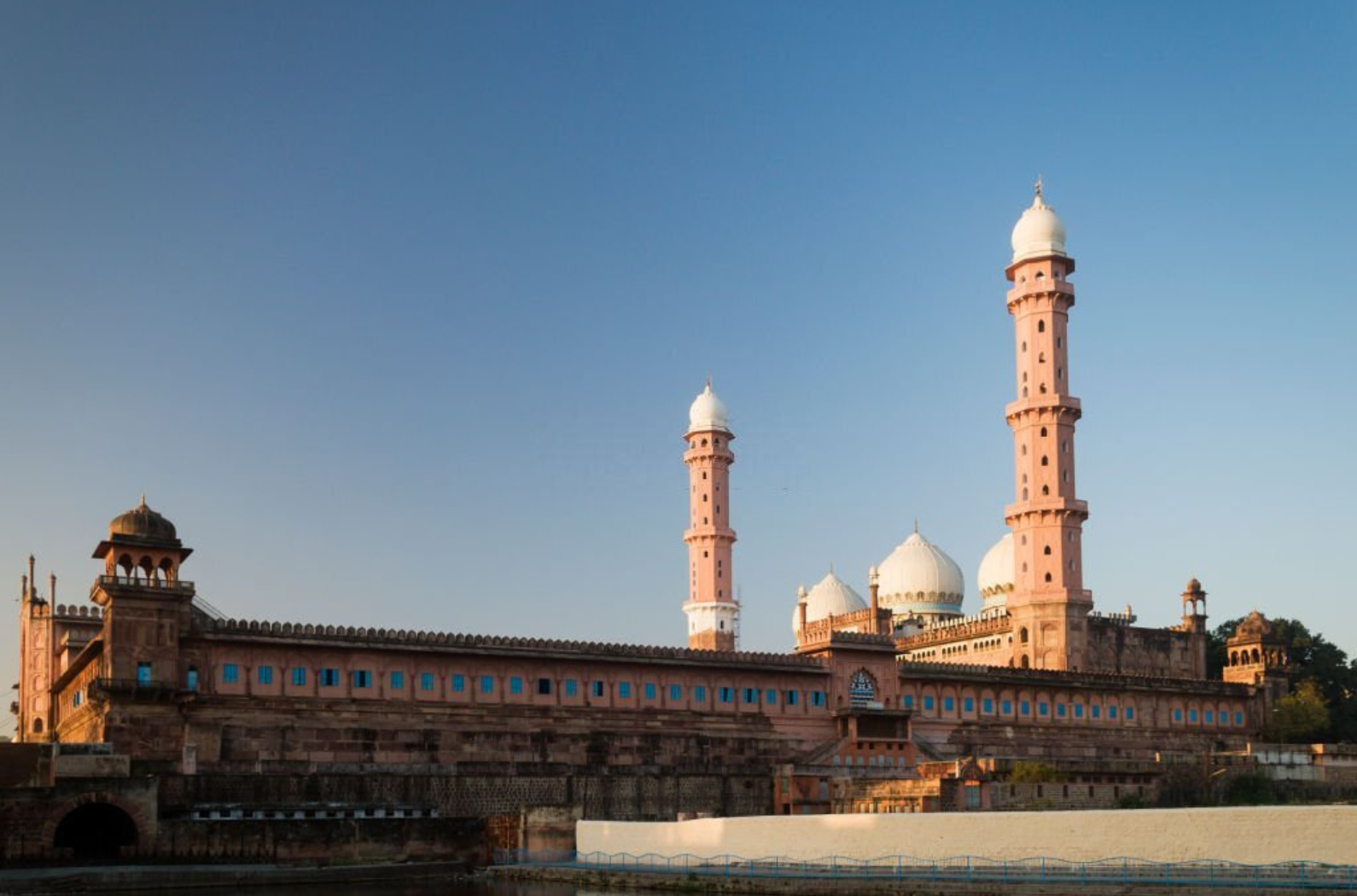 Taj-Ul-Masjid side photo