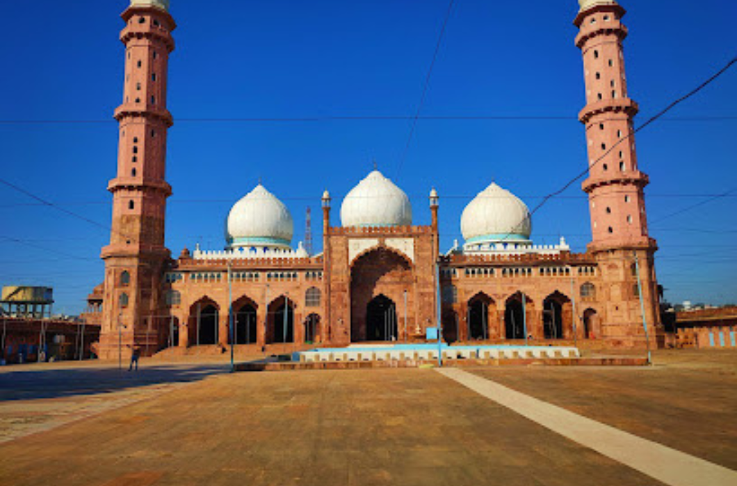 Taj-Ul-Masjid in front view