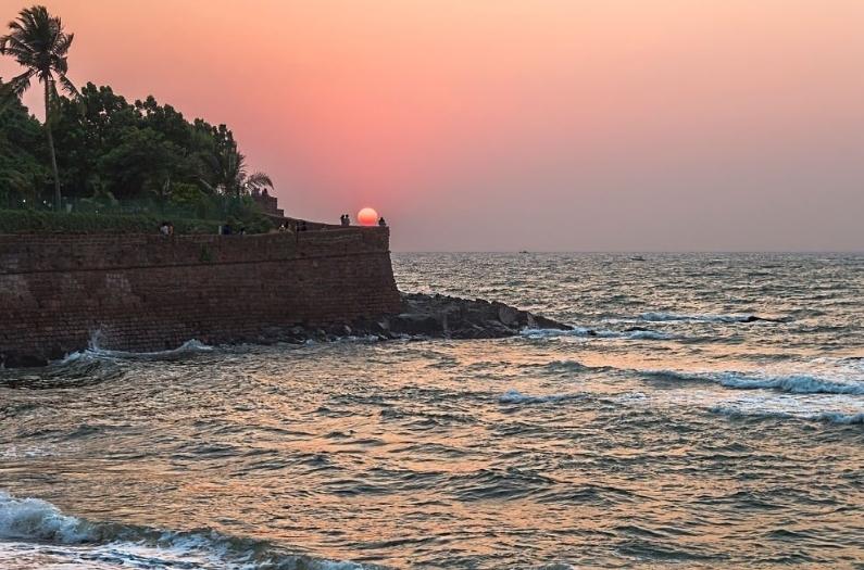 The amazing beauty of Aguada fort during sunset.