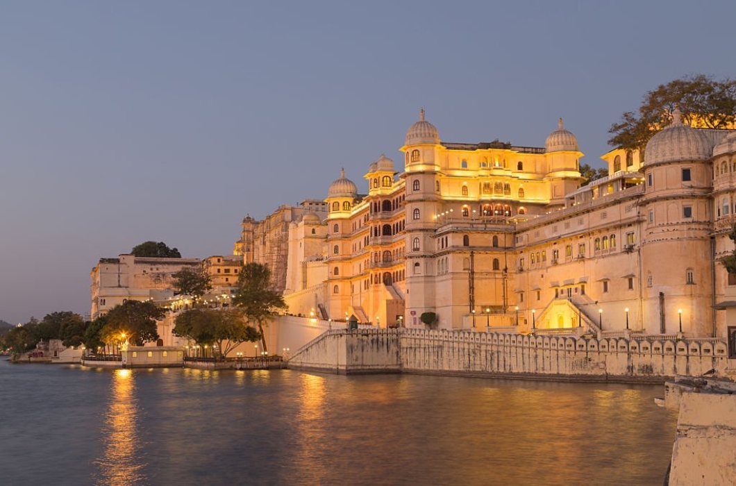 Udaipur city palace was built over a period of nearly 400 years being contributed by several kings of the dynasty. It is located on the east bank of the Lake Pichola and has several palaces built within its complex.