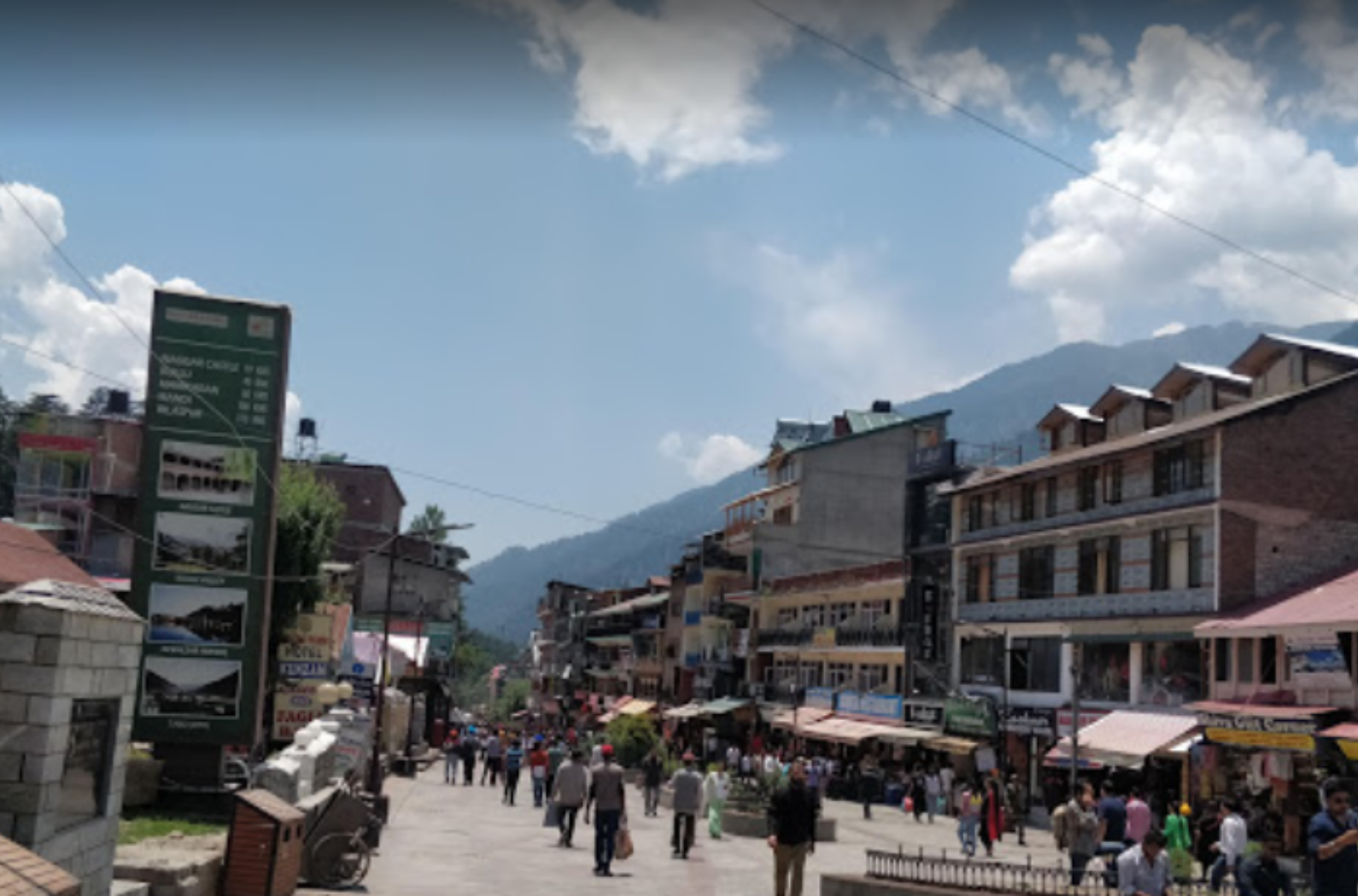 Place View Of Manali Bazar