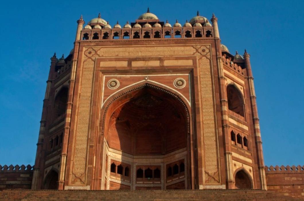 This is the photograph of the Buland Darwaza, In Hindi means Huge Door. It is supposed to be the biggest door Built. It is the door to the entrance of Fatehpur Sikri in Agra.
