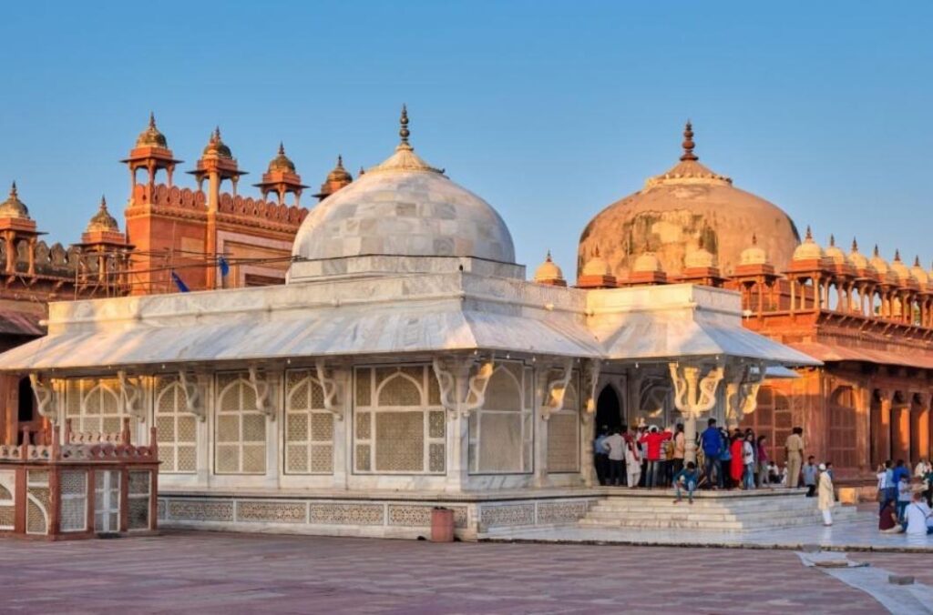 Exploring the Ancient Monuments of Fatehpur Sikri Fort