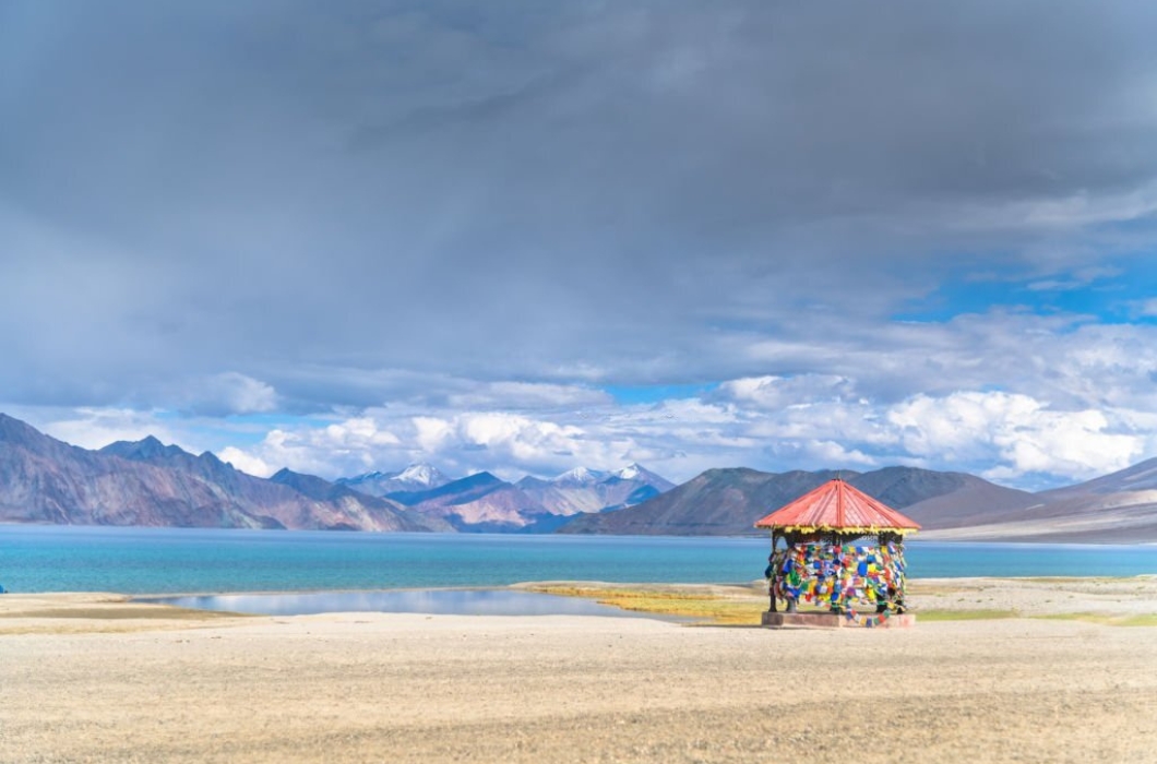 pangong lake beautiful pic