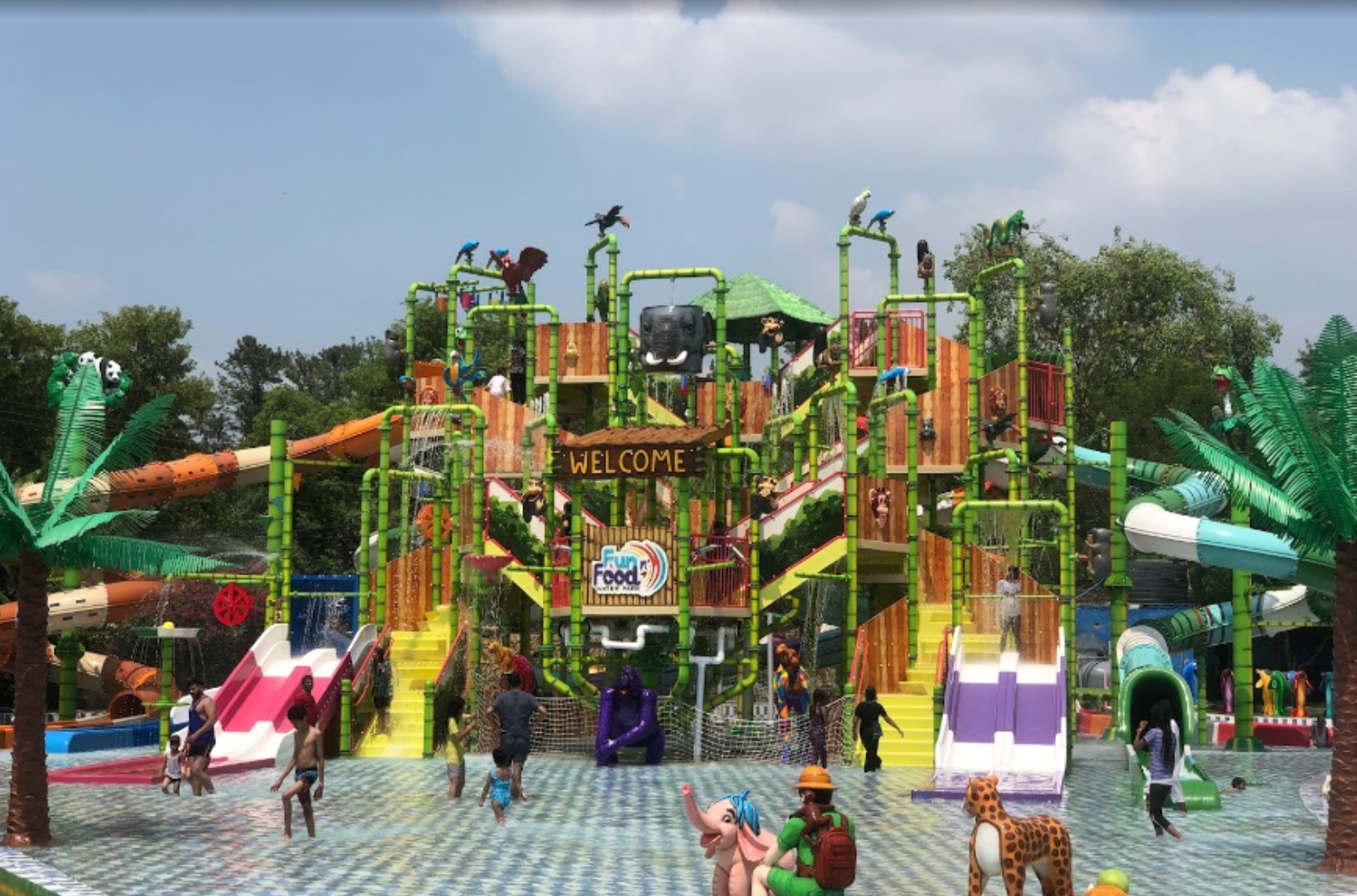 In 1993, This park in Gurgaon was inaugurated by one of the former Presidents of India, the Late Shri Giani Zail Singh. This park offers a variety of water slides, rides, games, swings, and amazing food.