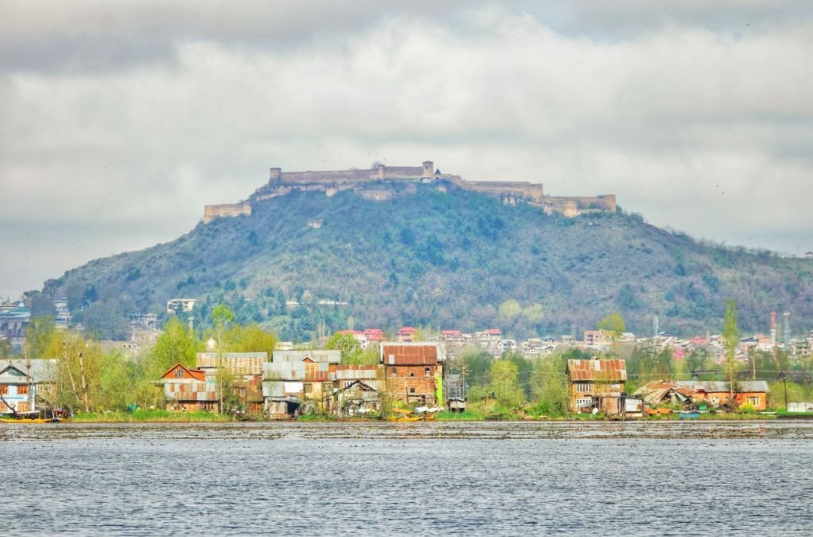 The Hari Parbat Fort perched on the top of a Hill overlooking the famous Dal Lake in Srinagar, Kashmir.