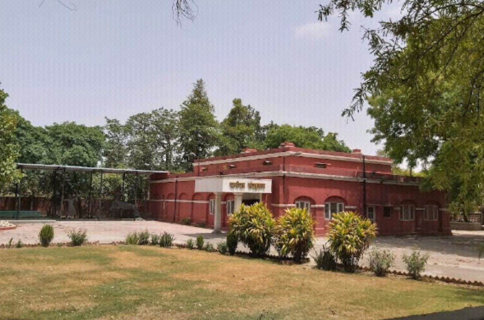 The view of this museum is amazing. Panipat Museum is one of the best places to see collections of historical items. Here you can also enhance your knowledge about this historic town