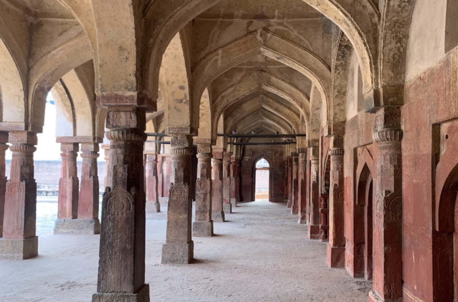 This palace is also known as Hisar- e-Firoz. This place is amazing, and many people come to visit this place.