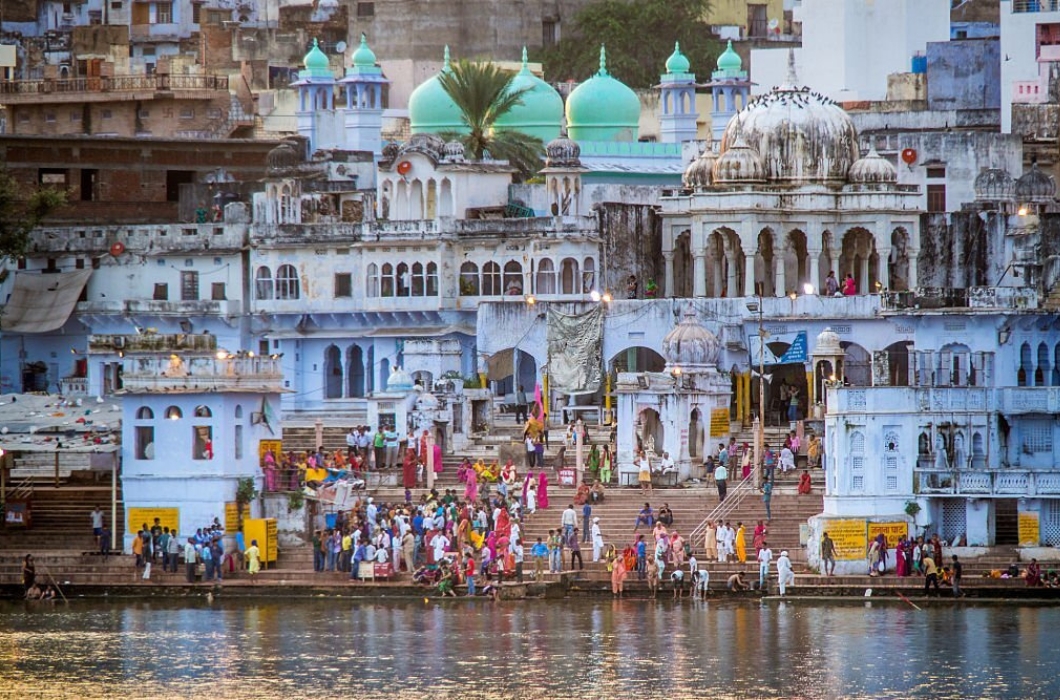 Hindus wash away their sins at the Gau Ghat in Pushkar.