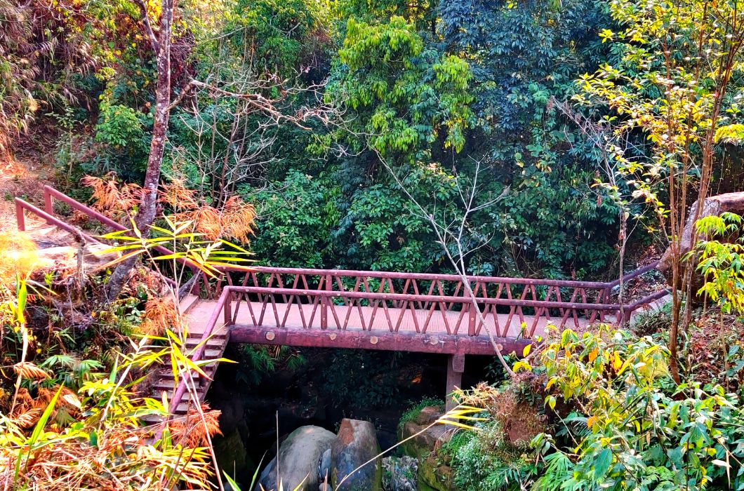 Lunglie Stone Bridge bridge trail