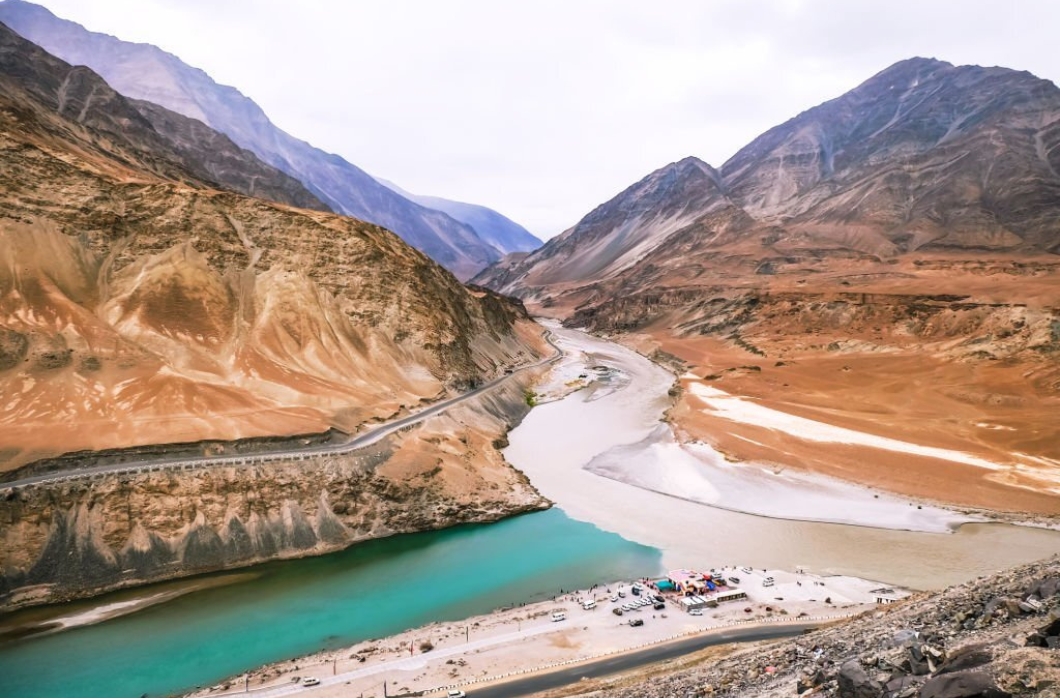 Confluence of Indus(right)and Zanskar(left)