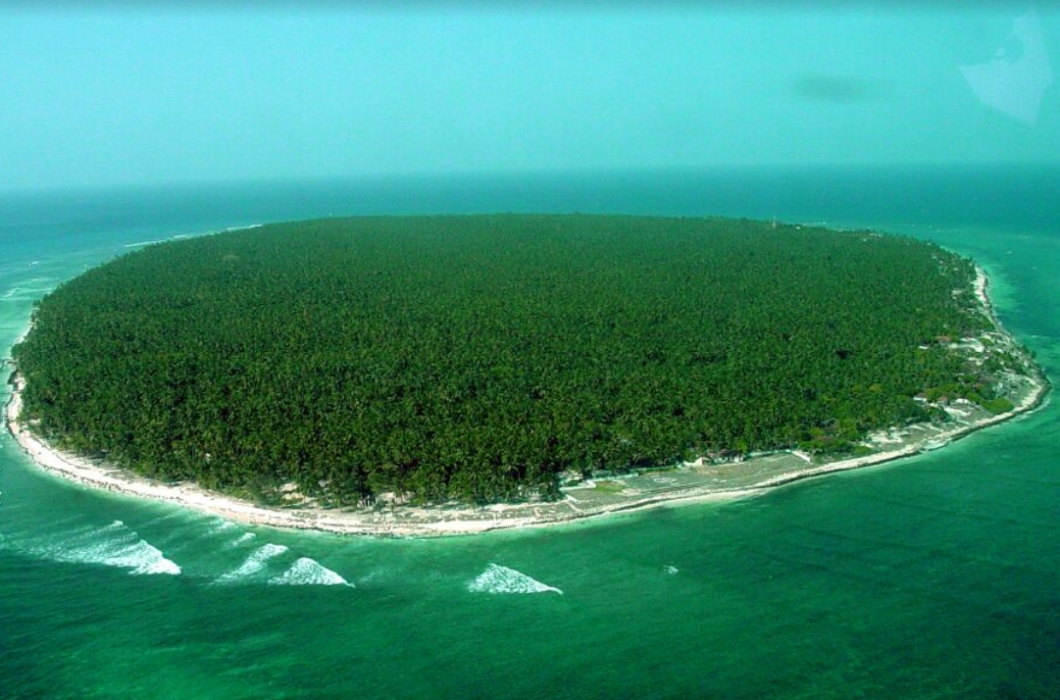 beautiful oval island amini