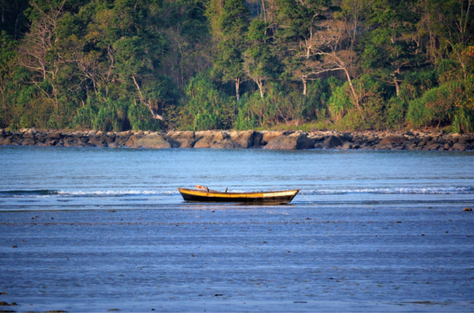 Kalipur Beach boat