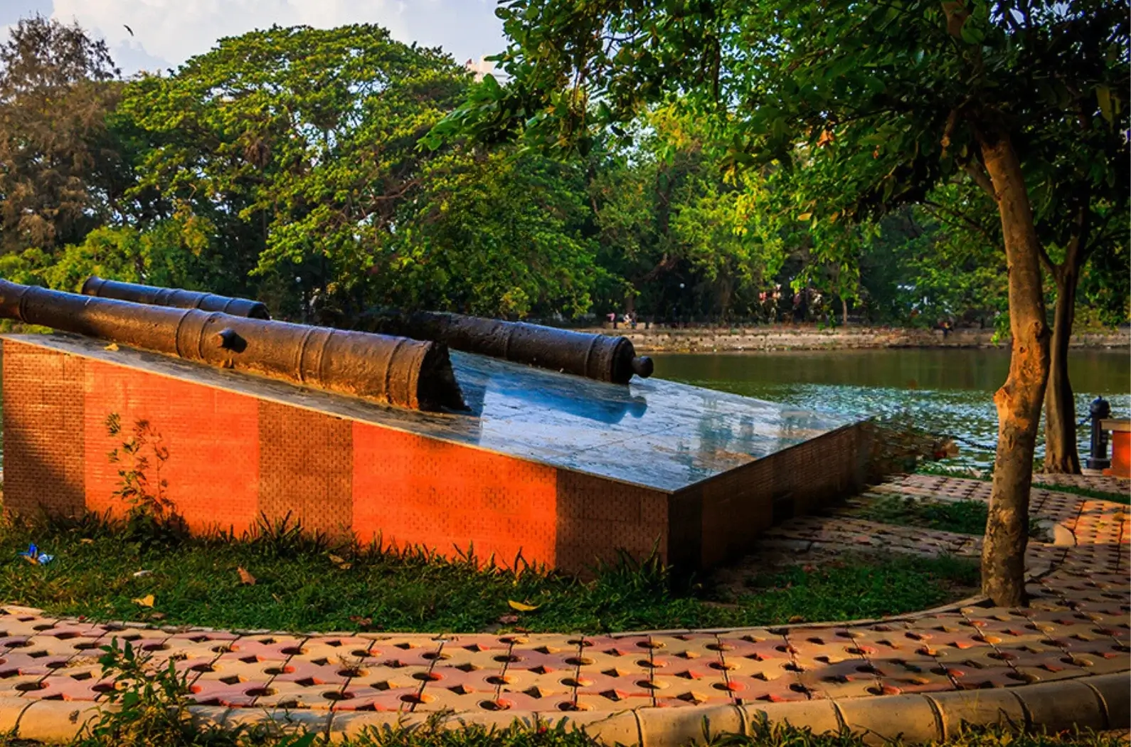 Rabindra Sarovar Lake Cannons