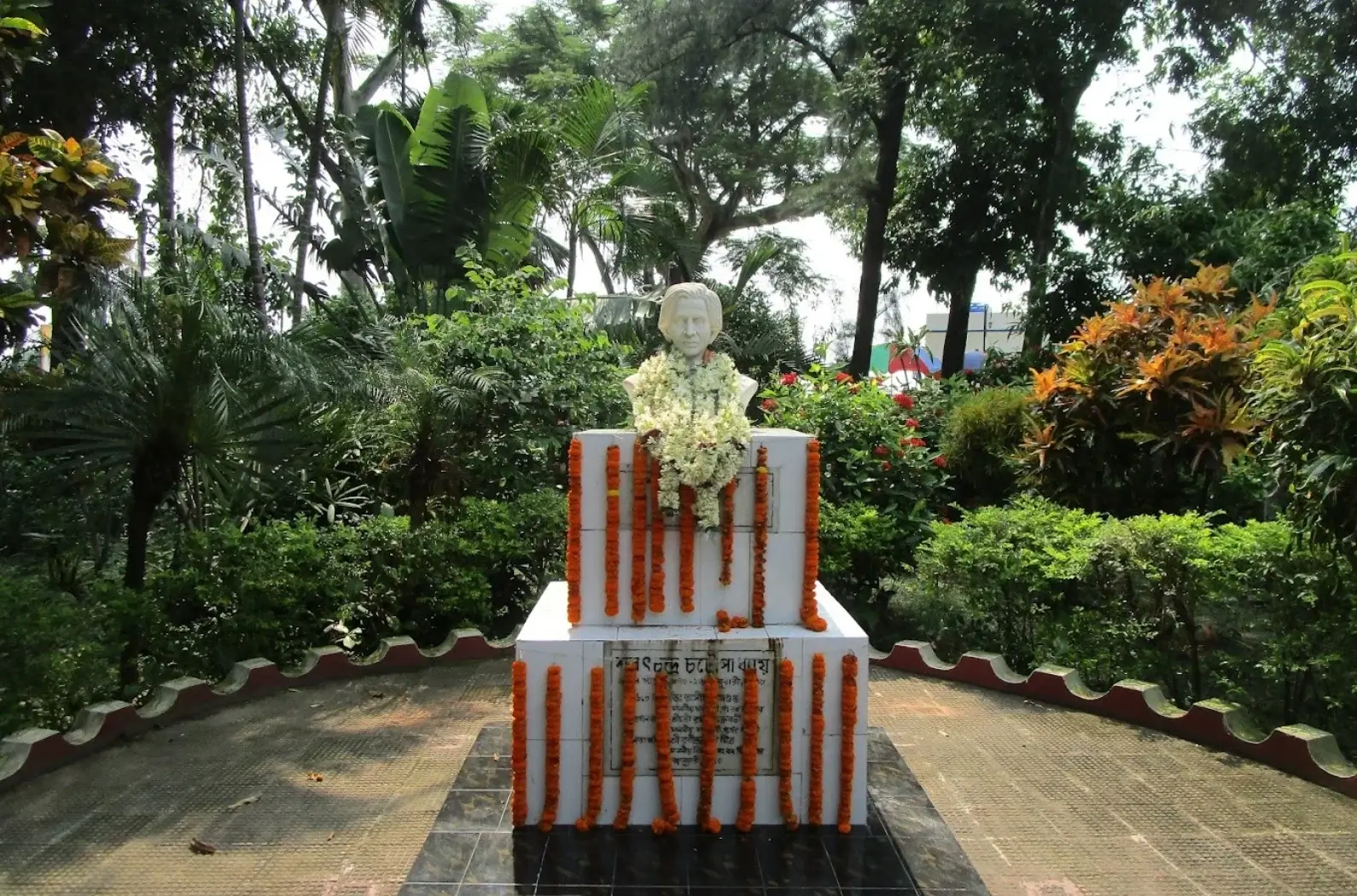 Sarat Chandra Chattopadhyay Statue