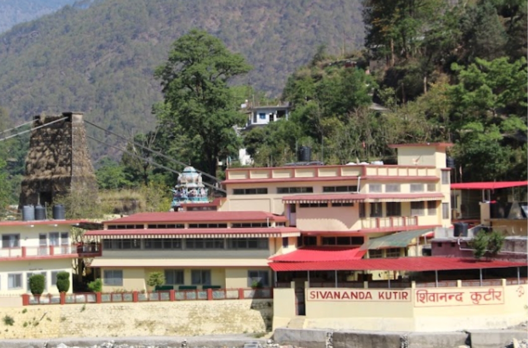 Front view of Sivananda Kutir