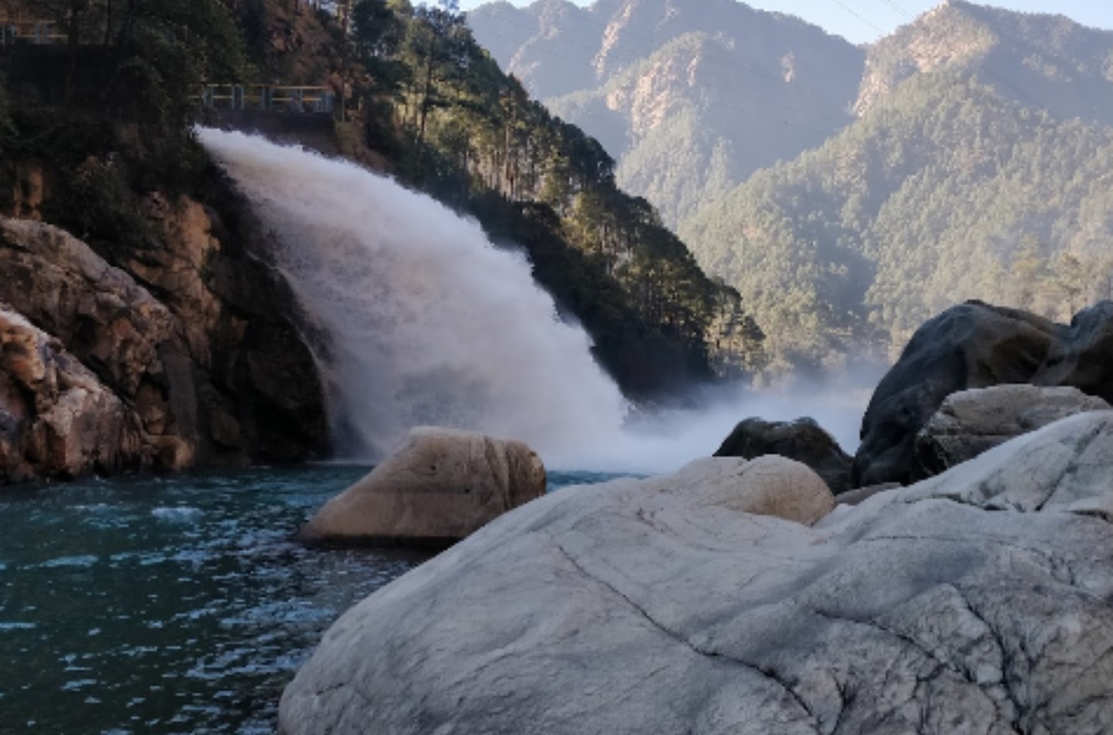 Kendi waterfall surrounded by mountains