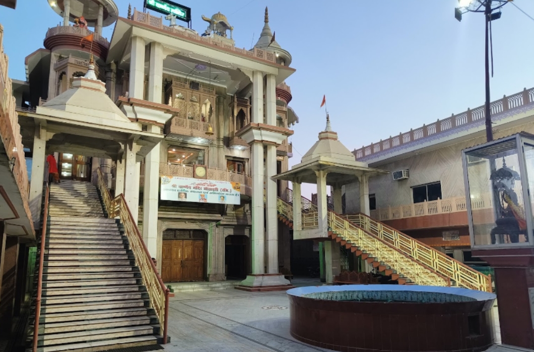 Shri Varshney Mandir Society Front view