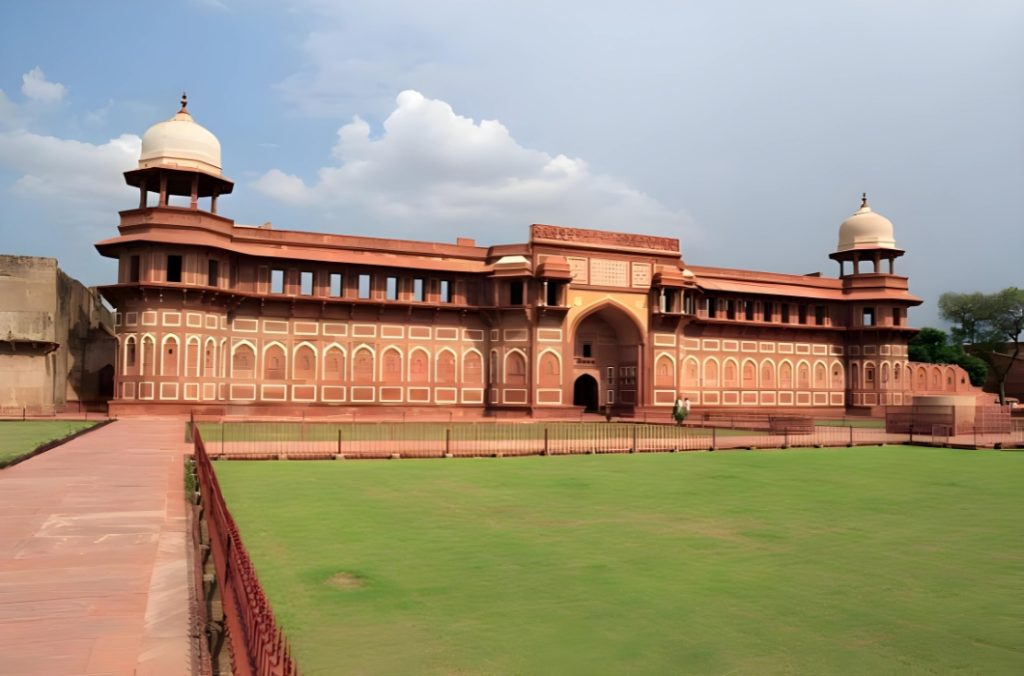 Hiran Minar, A Monumental Ode to Royal Splendor at Fatehpur Sikri