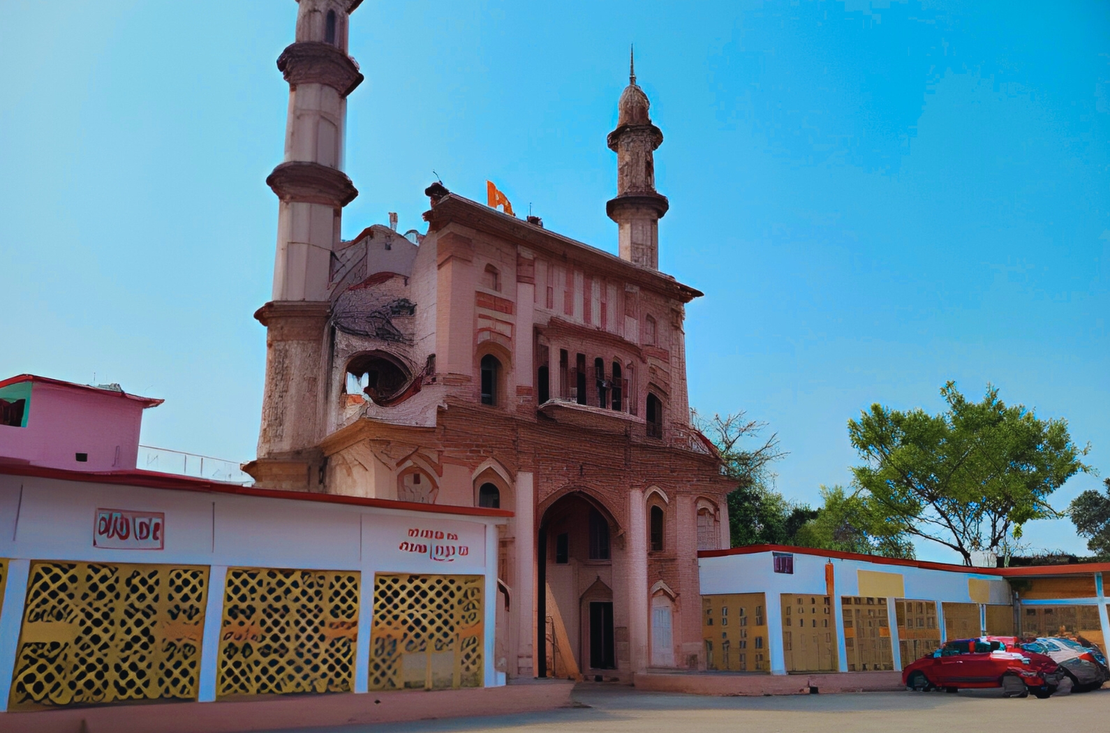 Old and large Gauri Shankar Temple