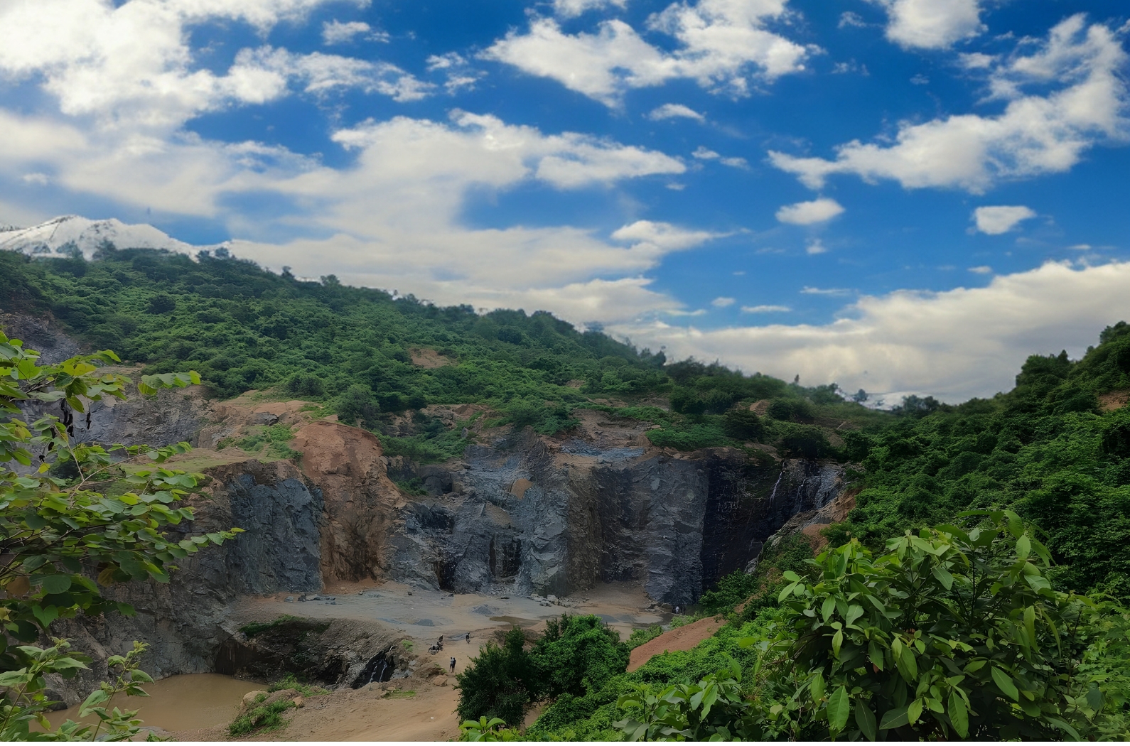 Sarisua Waterfall