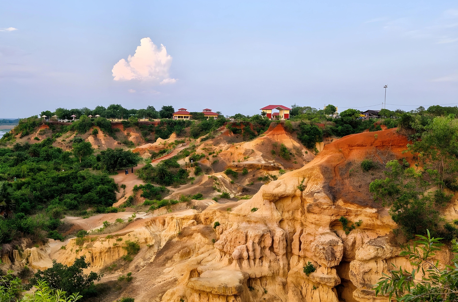  orangish-red soil in Gangani - The Grand Canyon