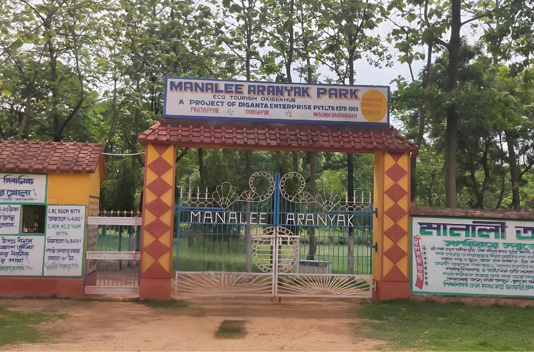 Manalee Aranyak Park's gate