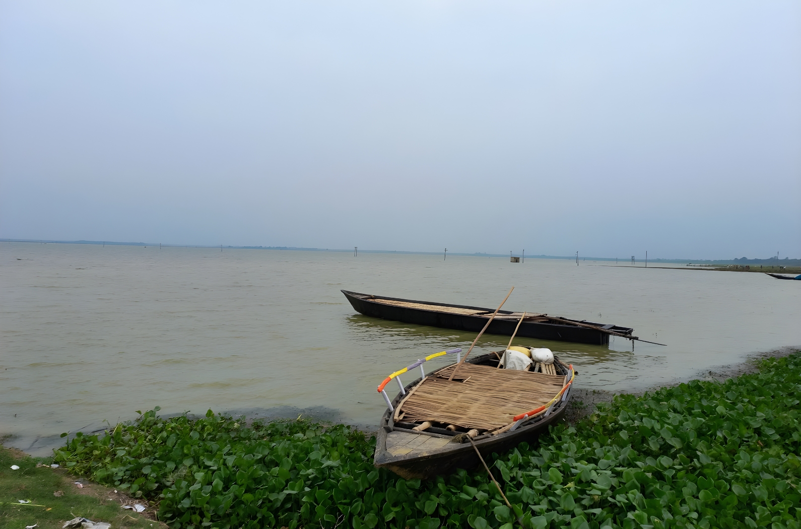 Boat floating on Vatra Bil