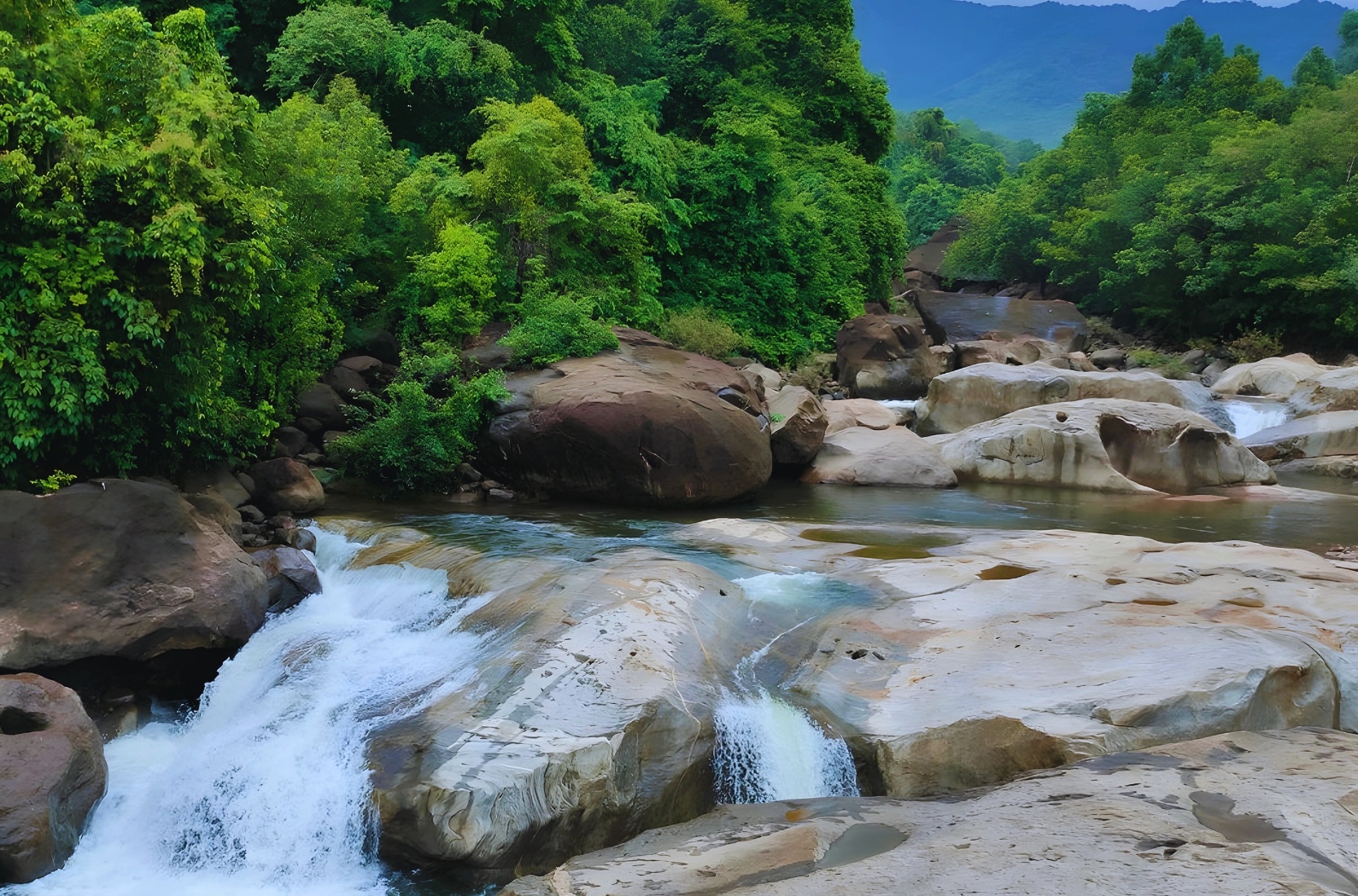 Arippara Waterfalls