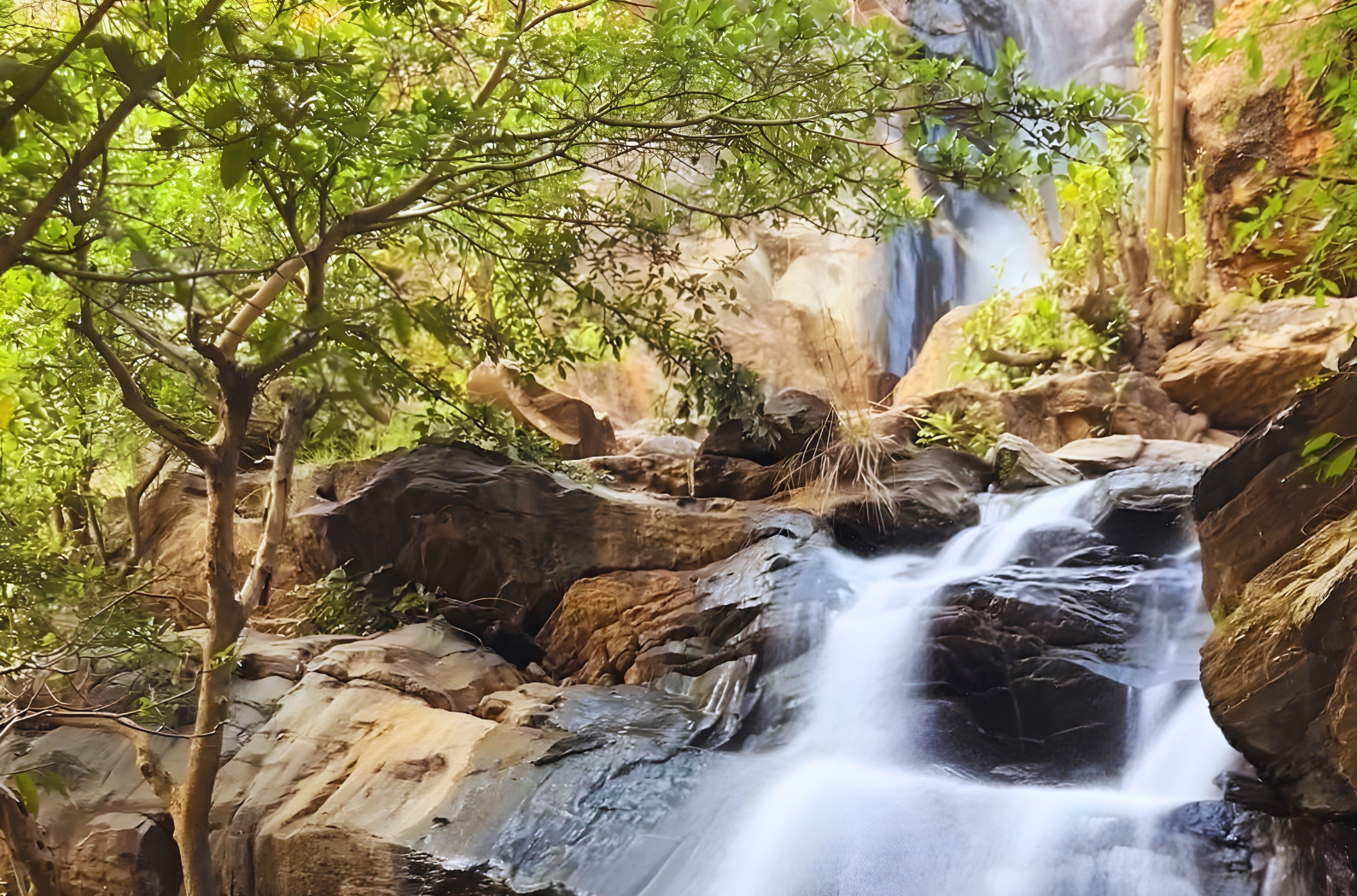 Views of Bamni Falls 