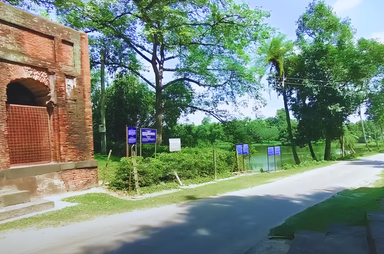 Green tress and pond inside Lukochuri Darwaza