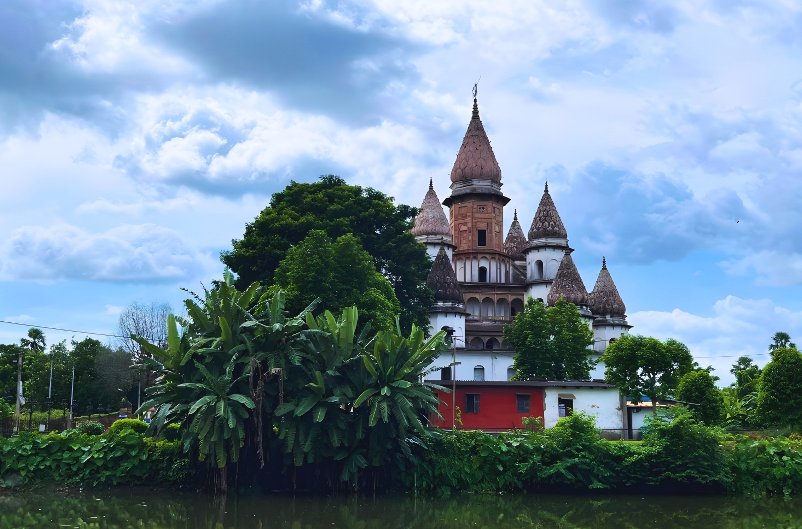 Shri Hanseshwari Temple from the outside