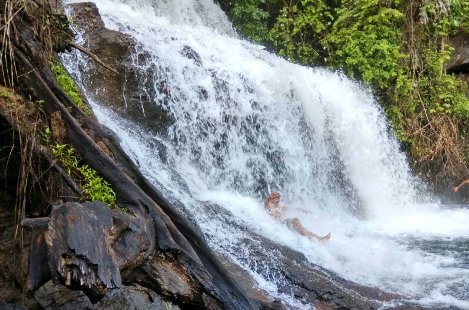 Ariyil Waterfalls