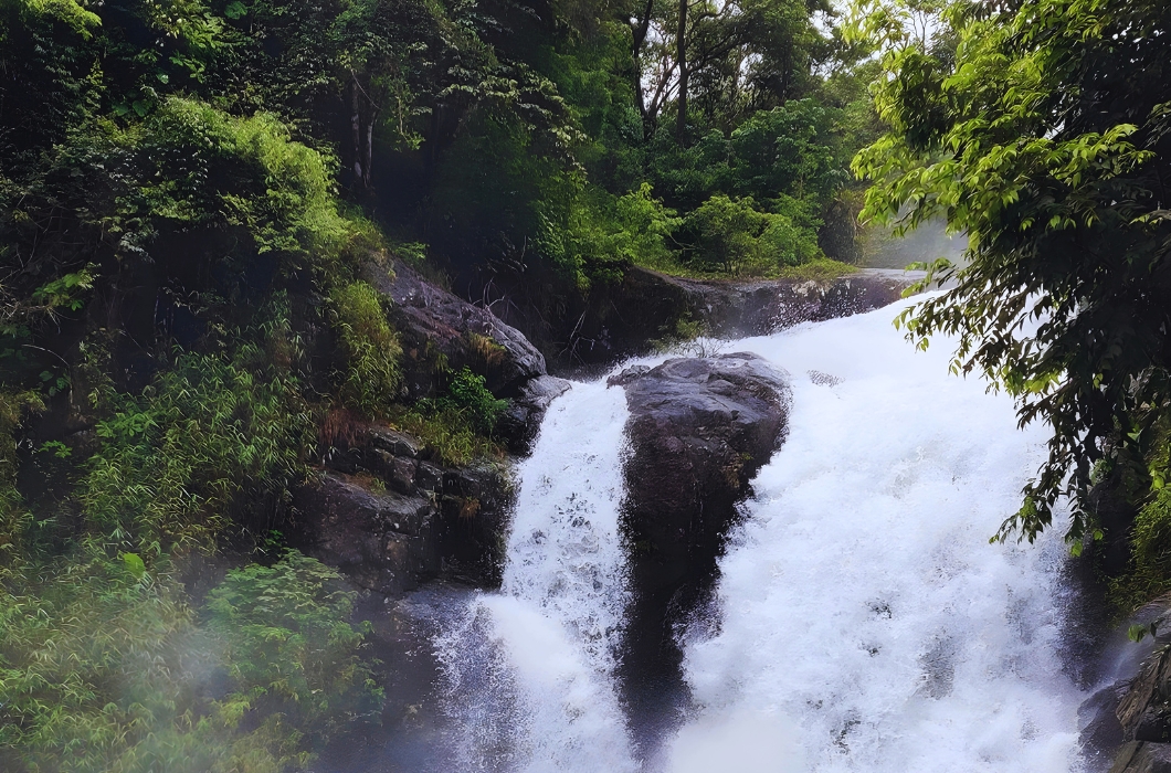 Makkiyad Meenmutty WaterFalls