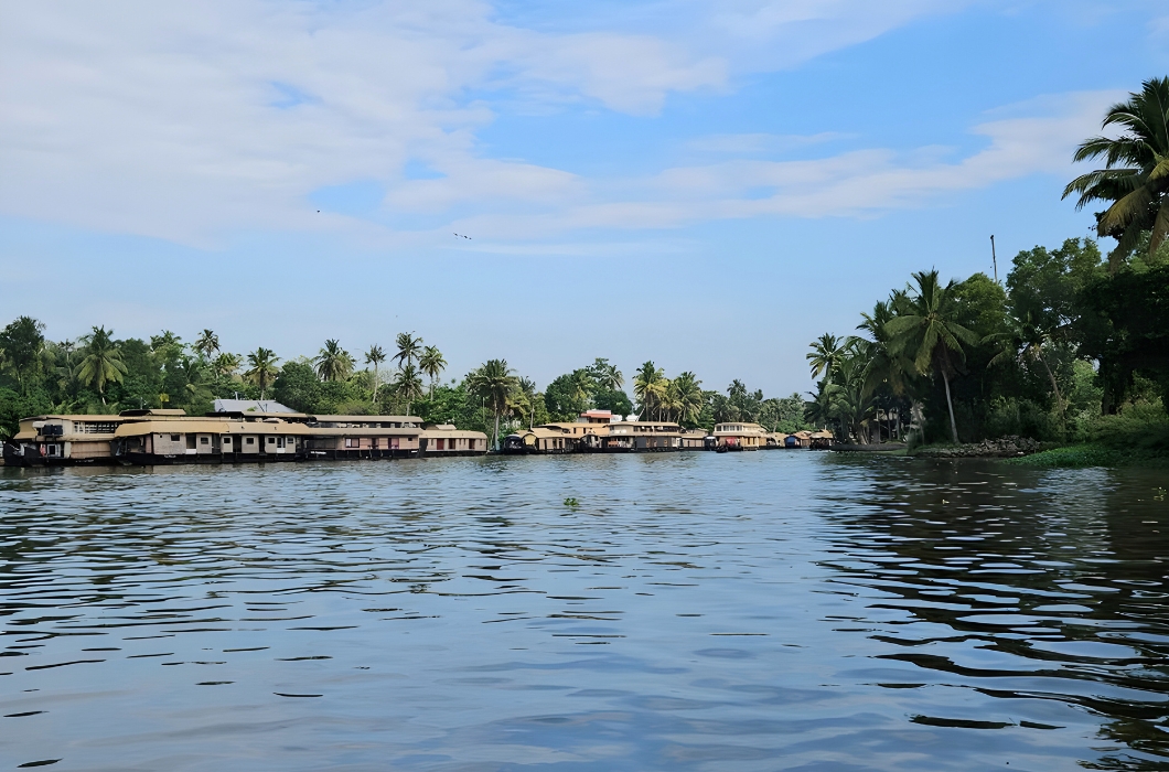 Nadodi Kayaking in Alleppey