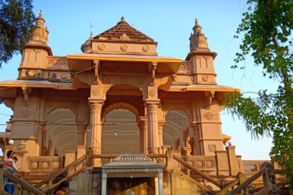 Deoghar is a holy city beside the Mayurakshi River, in the east Indian state of Jharkhand. The ancient Baba Baidyanath Temple complex is a significant Hindu pilgrimage site. Nearby, Shiv Ganga is a sacred pool where devotees of Shiva bathe.