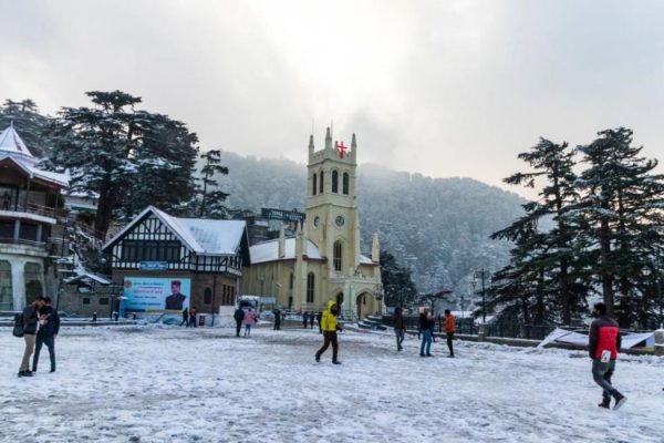 This is again a popular season for Kufri for people who are looking for snow, which typically falls between December and February. This is the time skiing and ice skating take off.